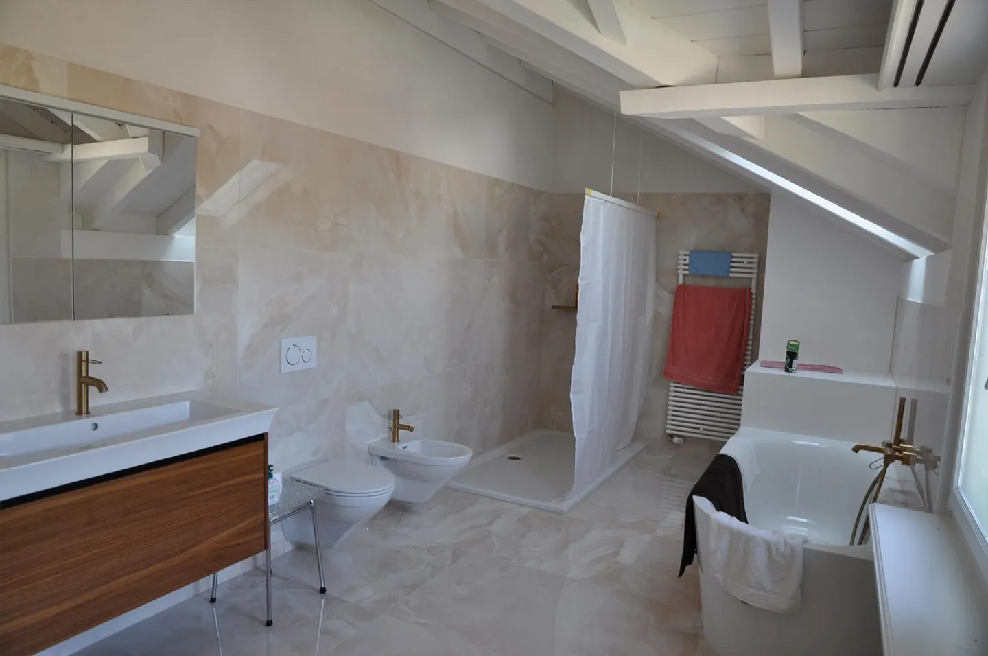 Appartamento 3.5 con molti extra in una casa a 3 famiglie - può anche essere arredato se desiderato - Foto 4 di 25