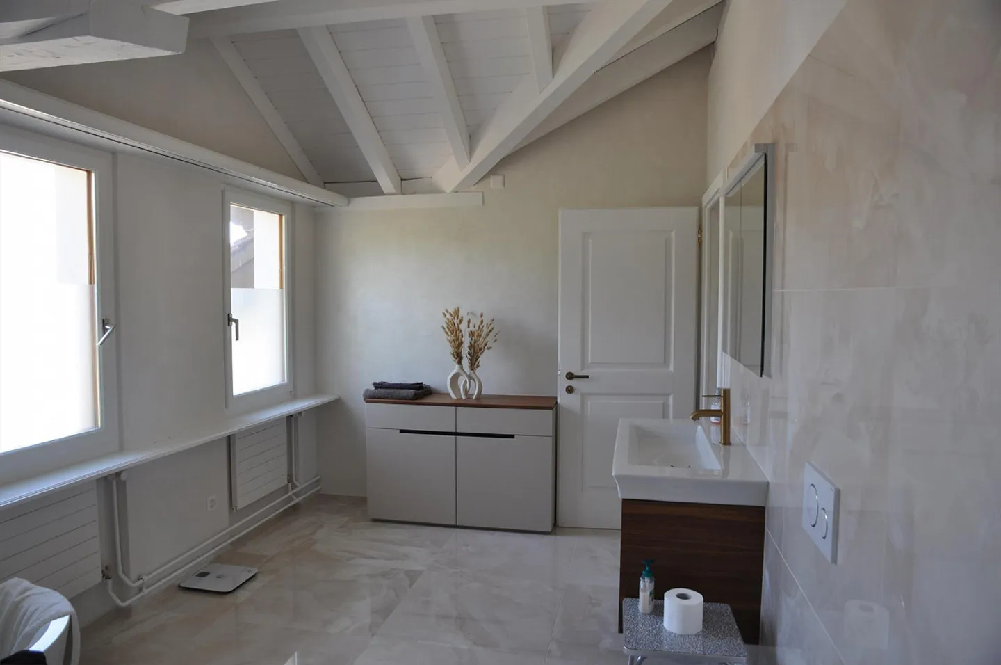 Appartamento 3.5 con molti extra in una casa a 3 famiglie - può anche essere arredato se desiderato - Foto 5 di 25