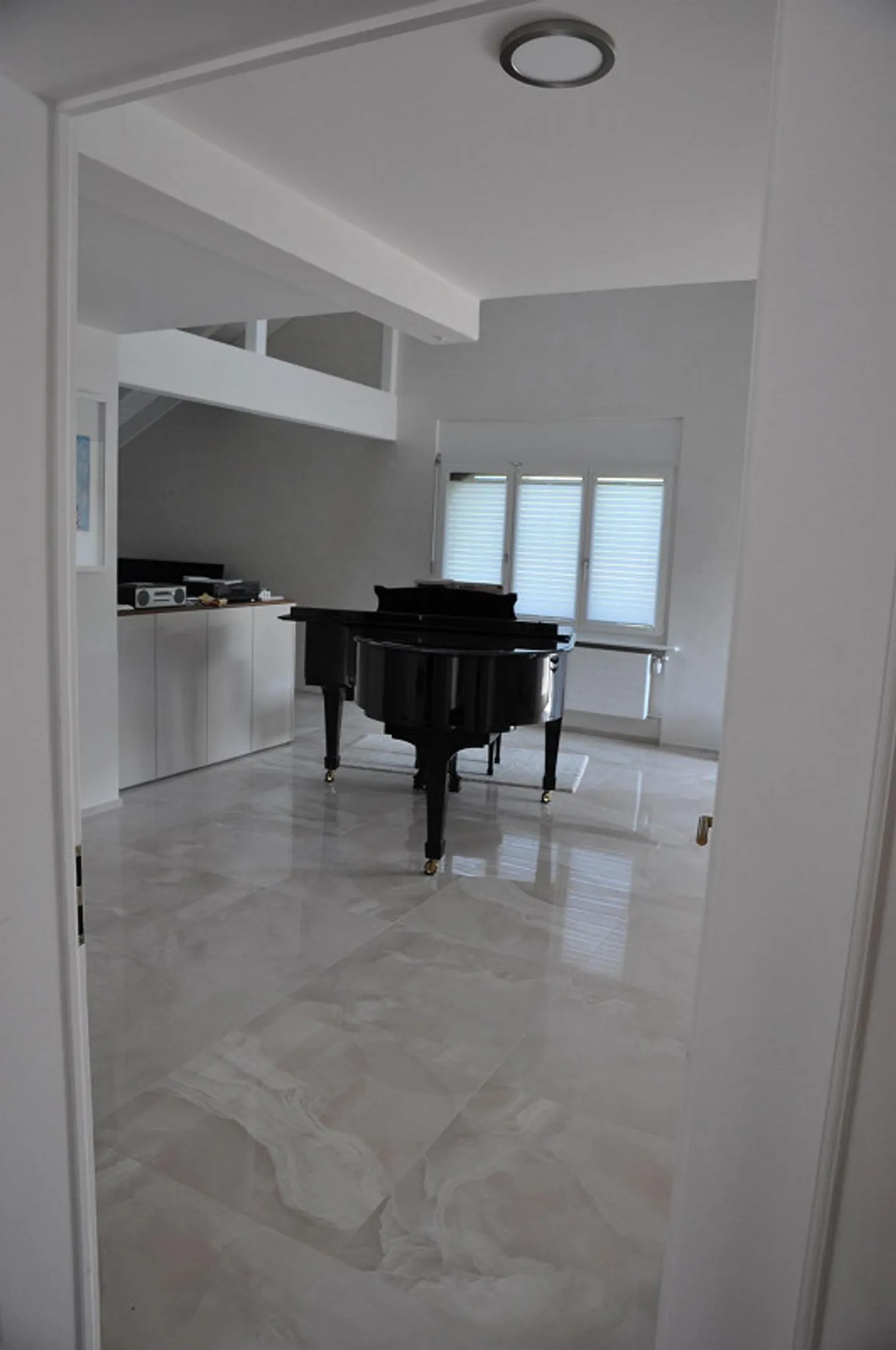 Appartamento 3.5 con molti extra in una casa a 3 famiglie - può anche essere arredato se desiderato - Foto 7 di 25