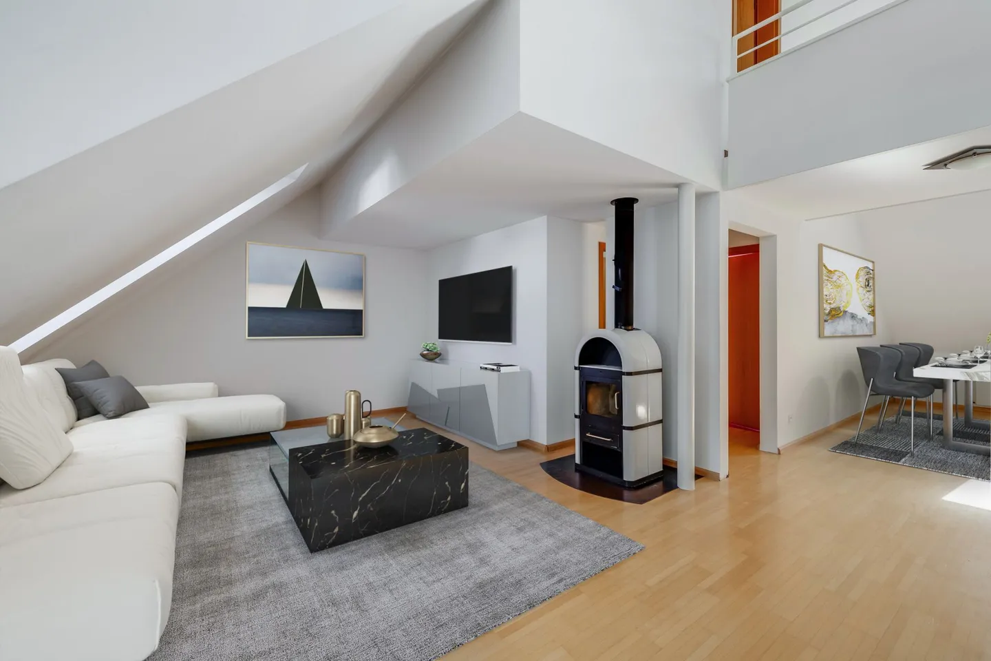 SPACIOUS PENTHOUSE IN A QUIET LOCATION - Photo 1 of 7