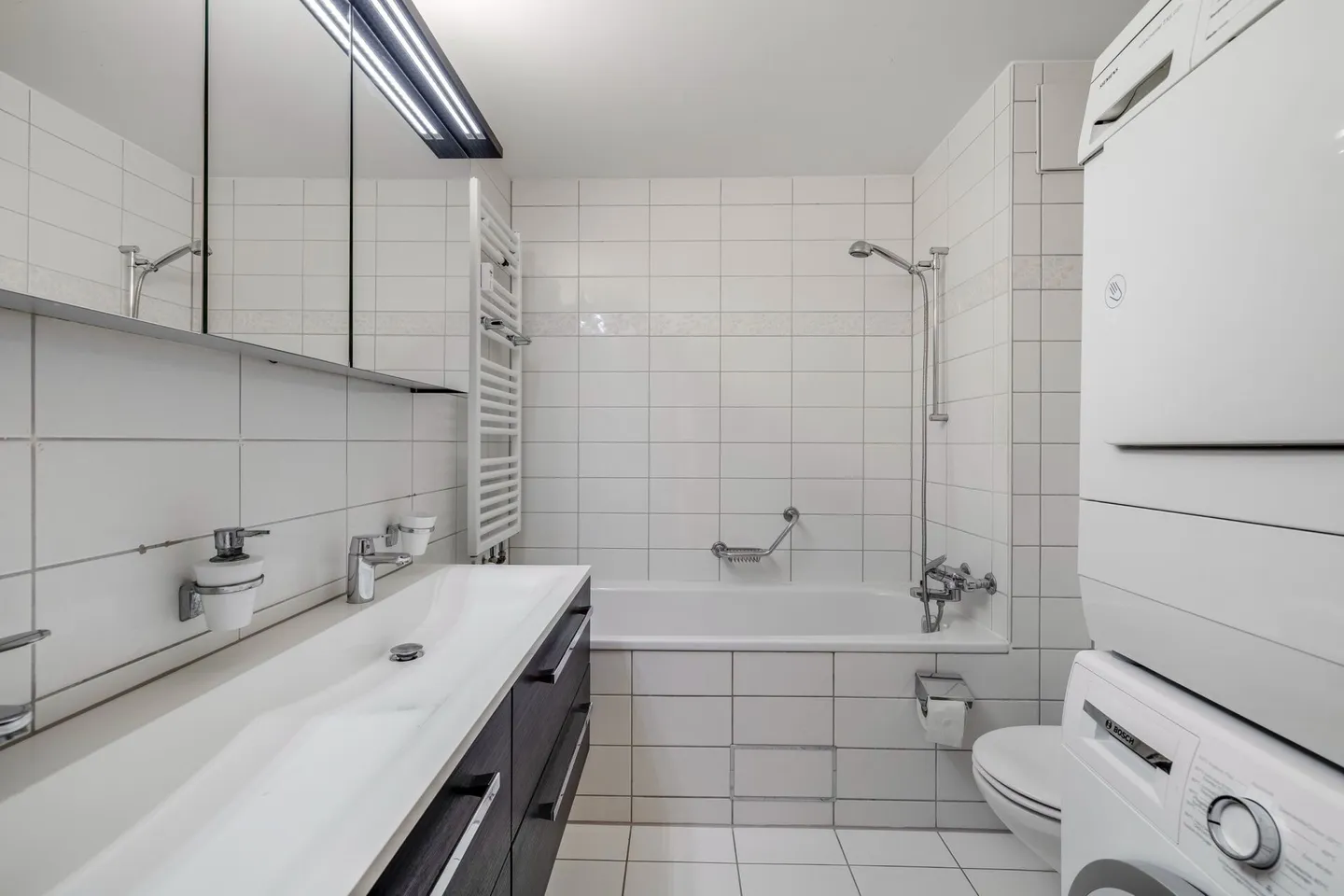 SPACIOUS PENTHOUSE IN A QUIET LOCATION - Photo 6 of 7