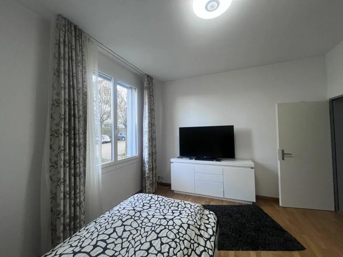 Noble Garden Apartment Fully Automated - Photo 8 of 14