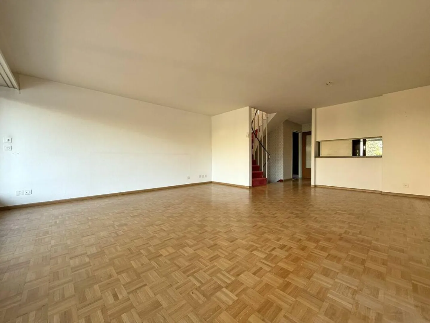 Maison de rangée d'angle dans un quartier résidentiel calme - Photo 3 sur 13