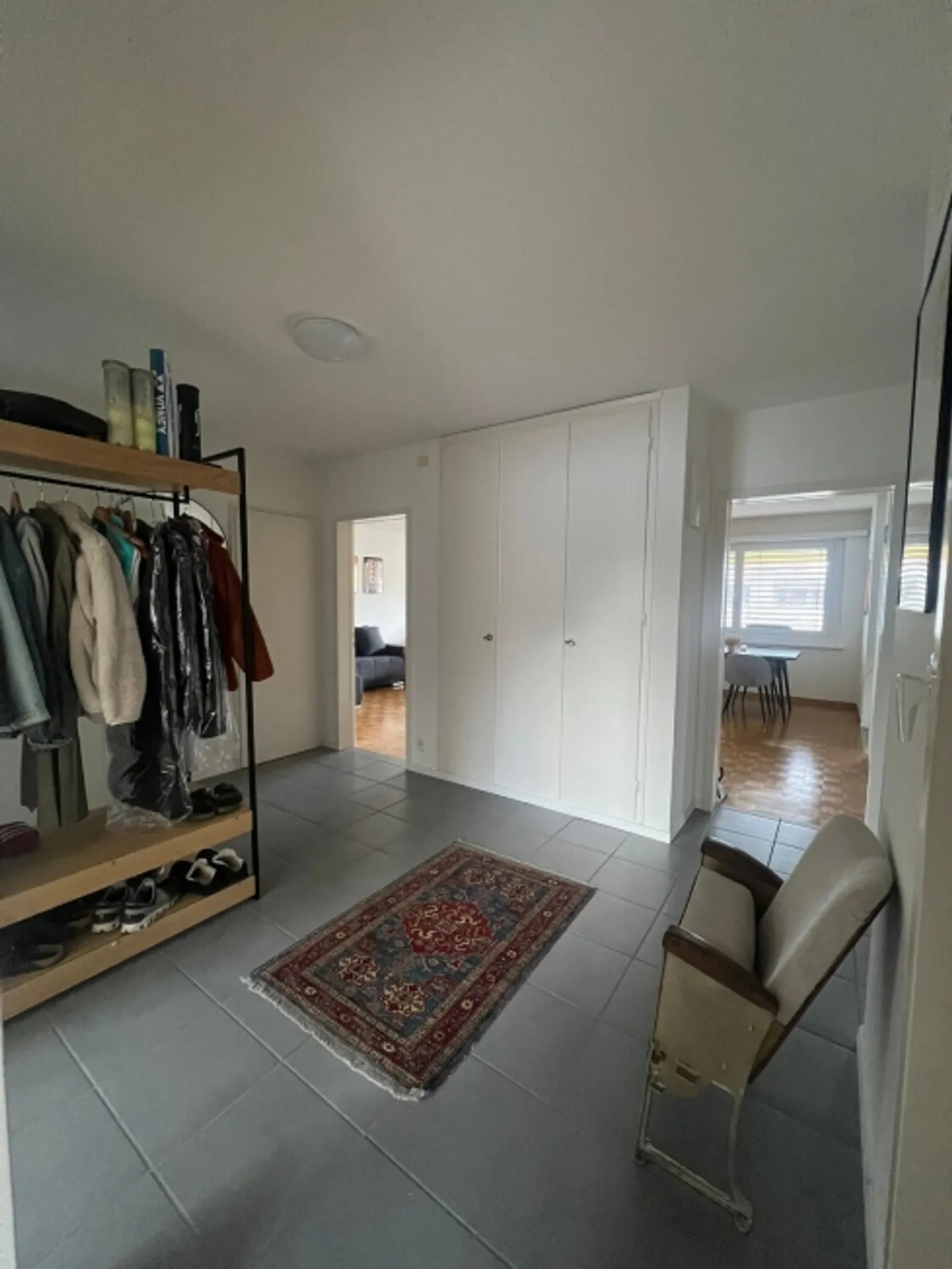 "APPARTEMENT 3½ PIÈCES À ZURICH - DISTRICT 9 ALTSTETTEN, MEUBLÉ, TEMPORAIRE" - Photo 4 sur 10