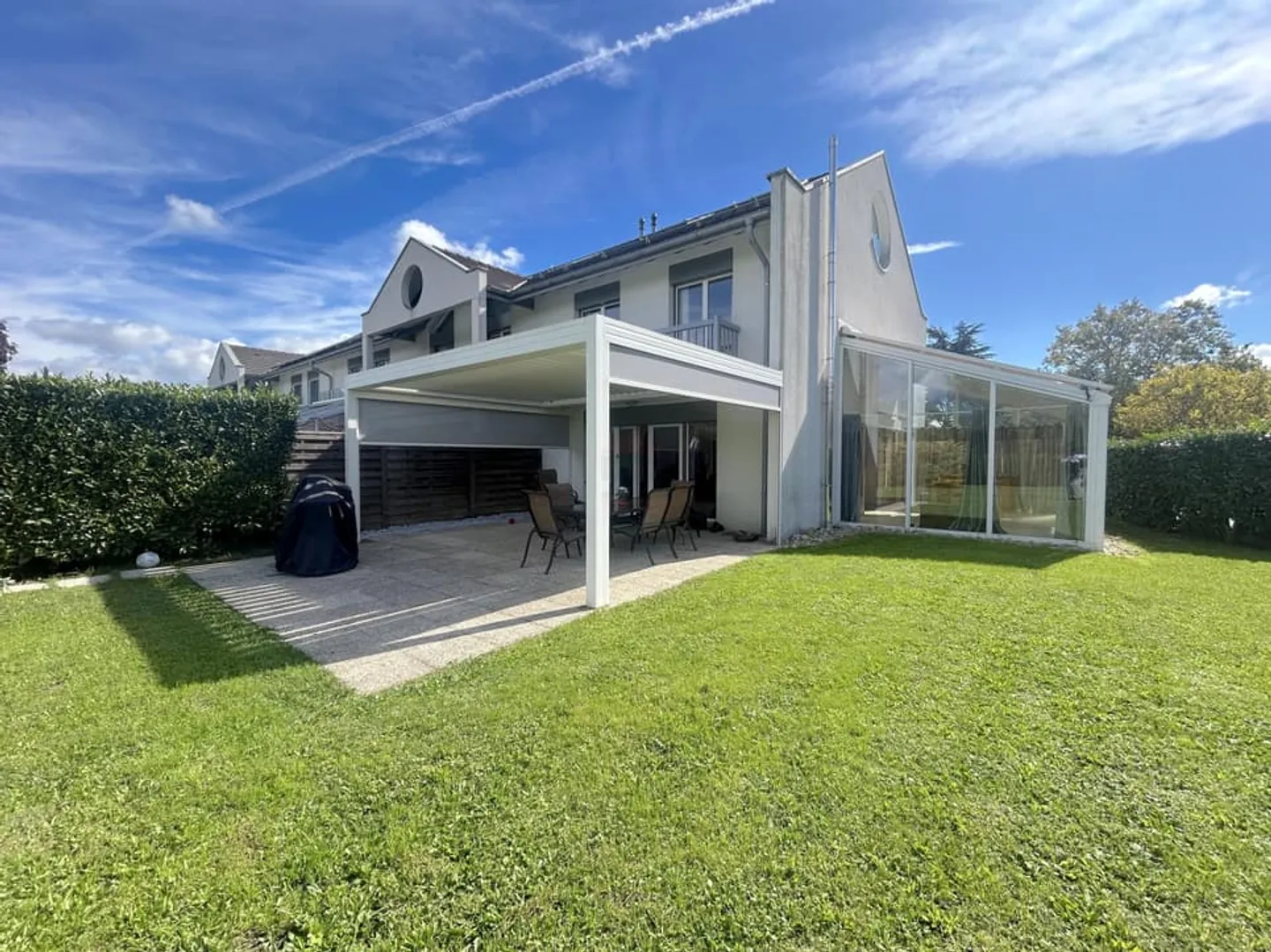 Magnificent house with garden - Photo 1 of 13