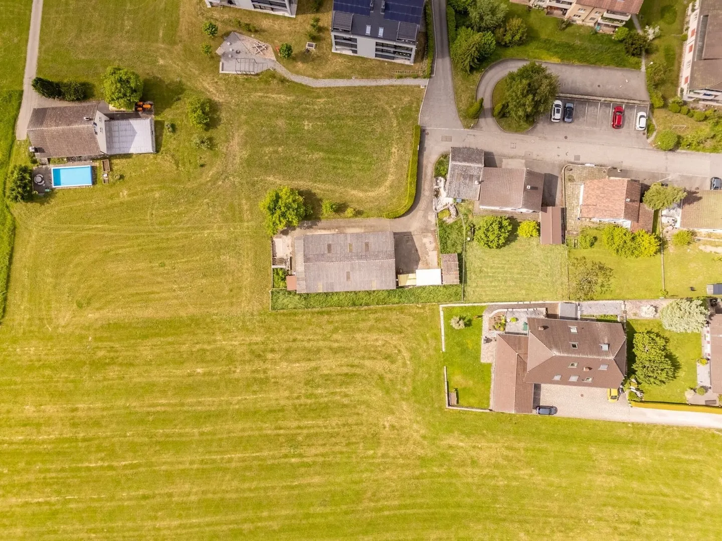 Ampio terreno edificabile di 1.943 m² con vista lontana e molte possibilità di utilizzo - Foto 6 di 13