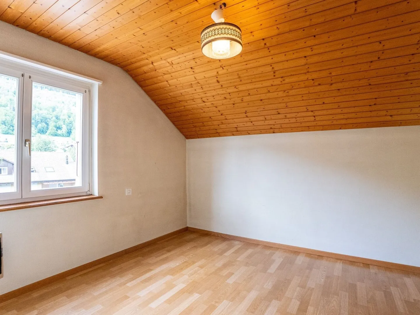 Ampio terreno edificabile di 1.943 m² con vista lontana e molte possibilità di utilizzo - Foto 8 di 13