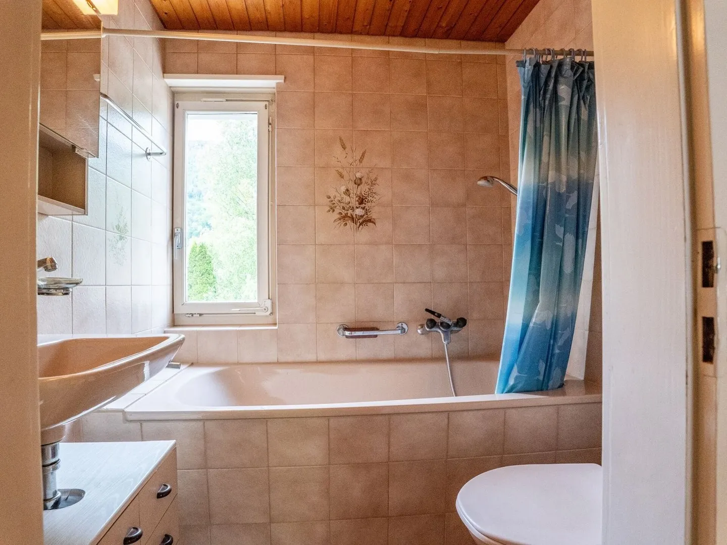 Ampio terreno edificabile di 1.943 m² con vista lontana e molte possibilità di utilizzo - Foto 9 di 13