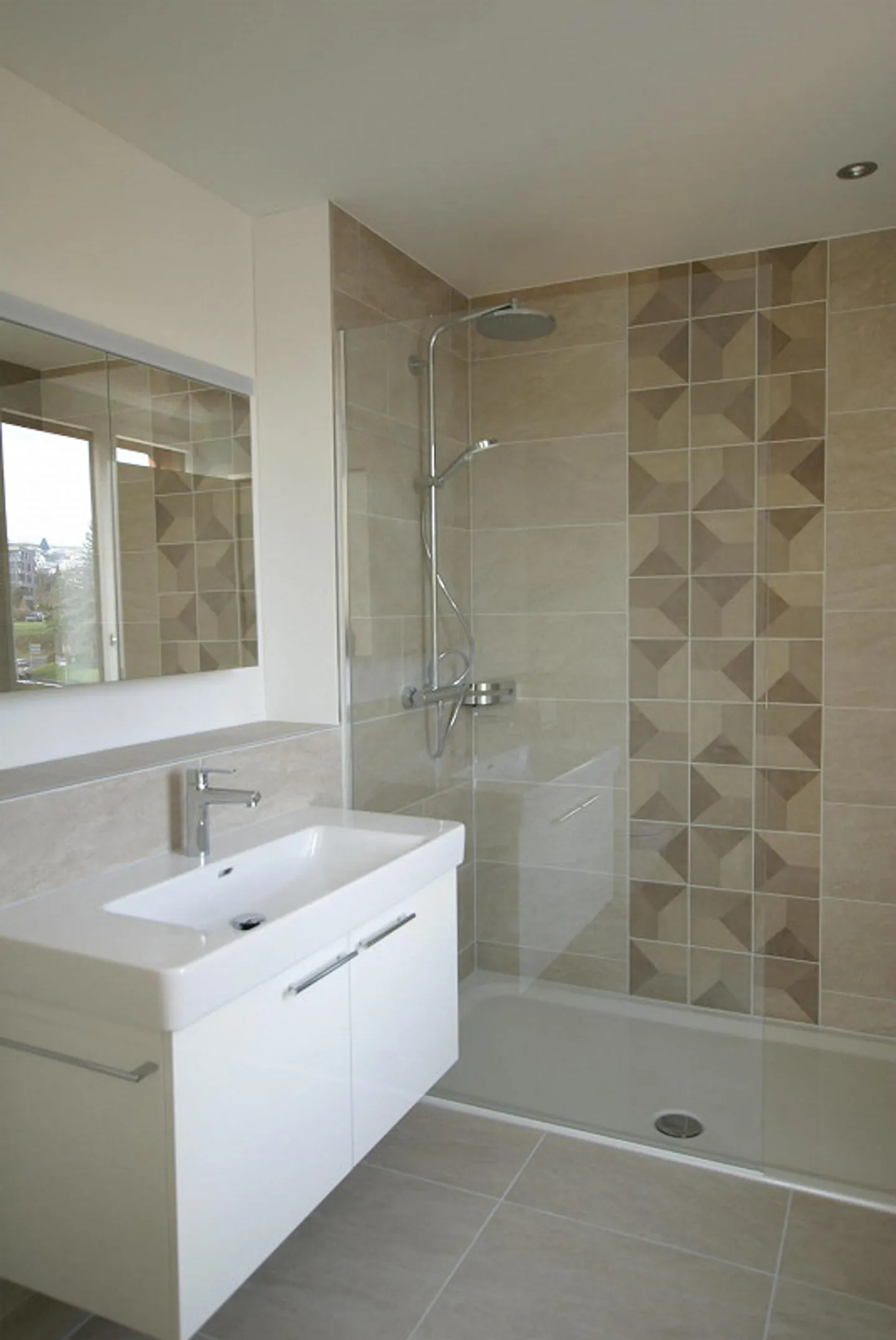 Modernes Apartment in Sins - Foto 1 von 13