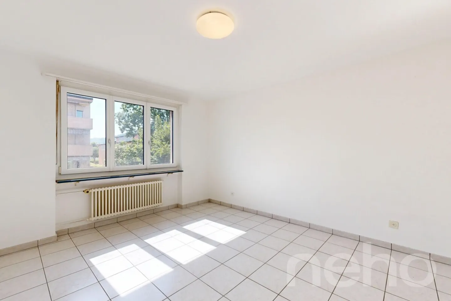 Bright 4.5-Room Apartment with Balcony - Photo 10 of 12