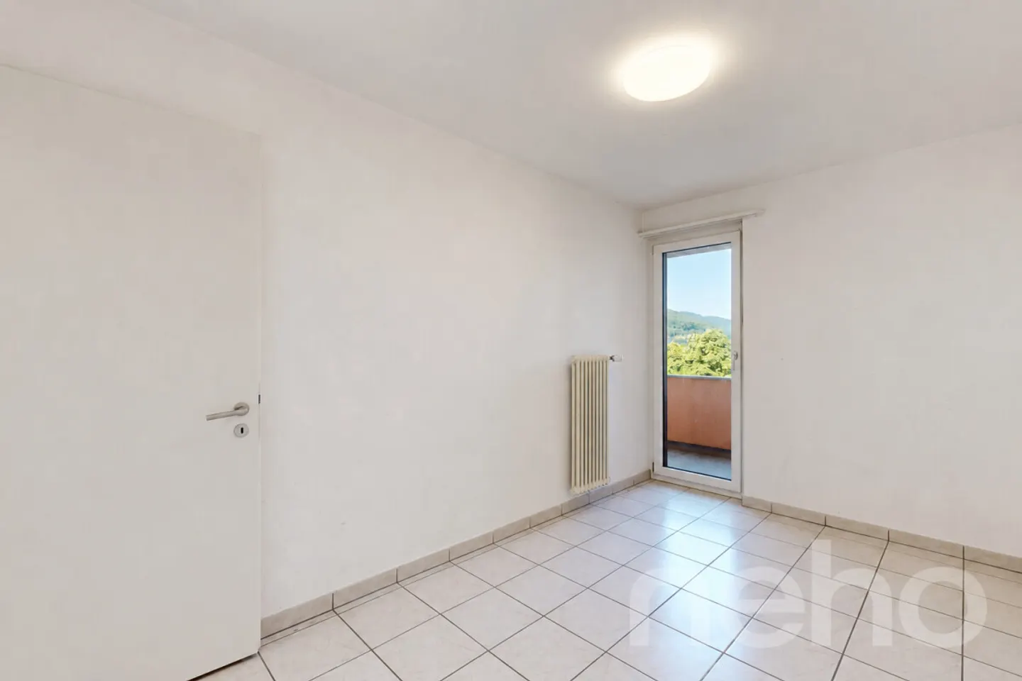 Bright 4.5-Room Apartment with Balcony - Photo 11 of 12