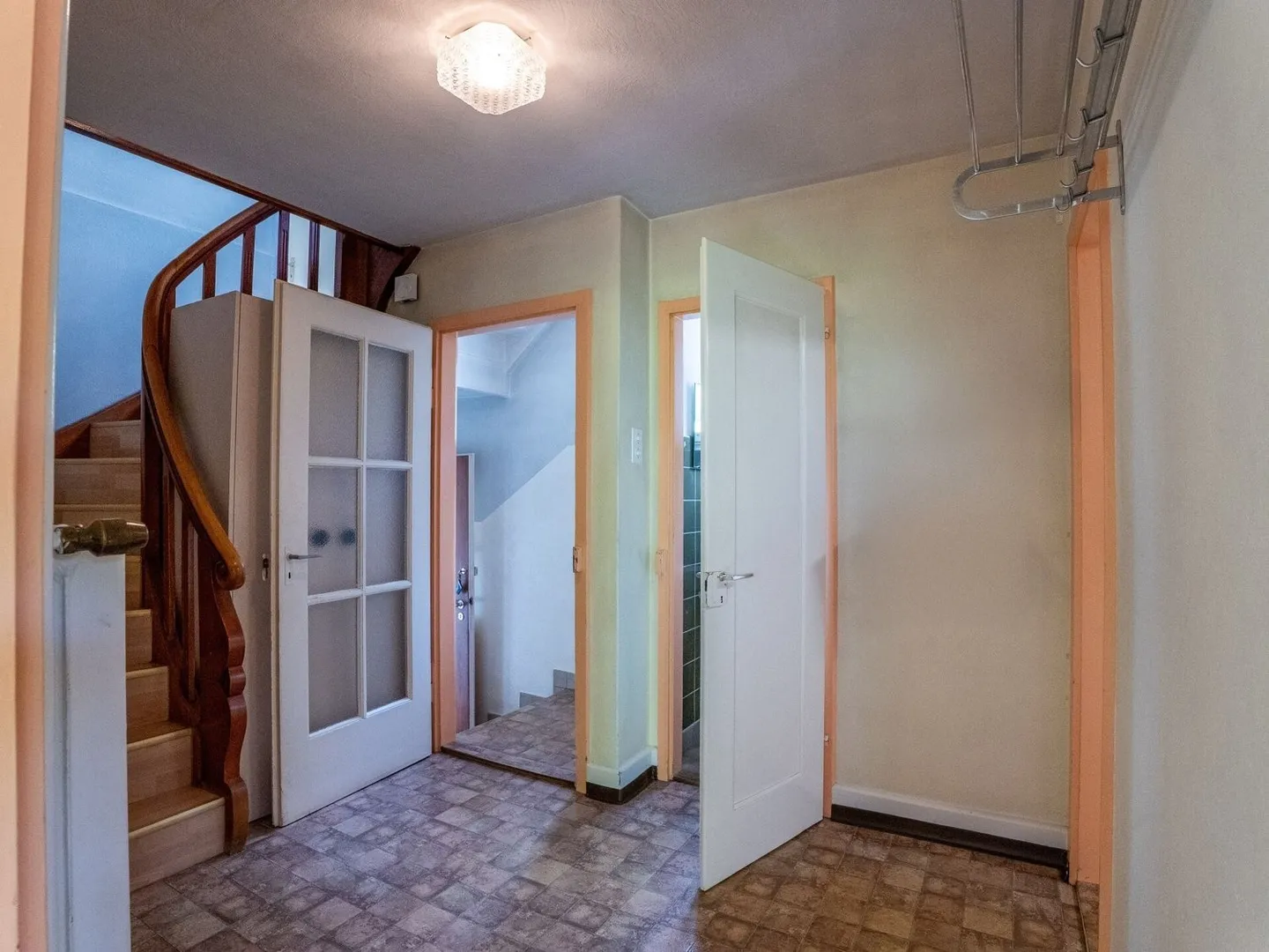 Ampio terreno edificabile di 1.943 m² con vista lontana e molte possibilità di utilizzo - Foto 11 di 13
