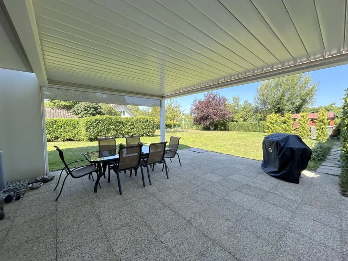 Magnificent house with garden - Photo 3 of 13