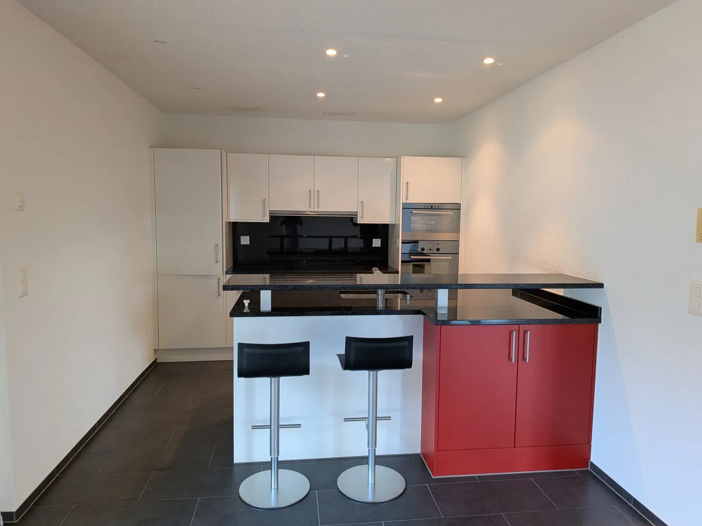 Appartement sous les combles avec grande terrasse et salle de bricolage - Photo 2 sur 11