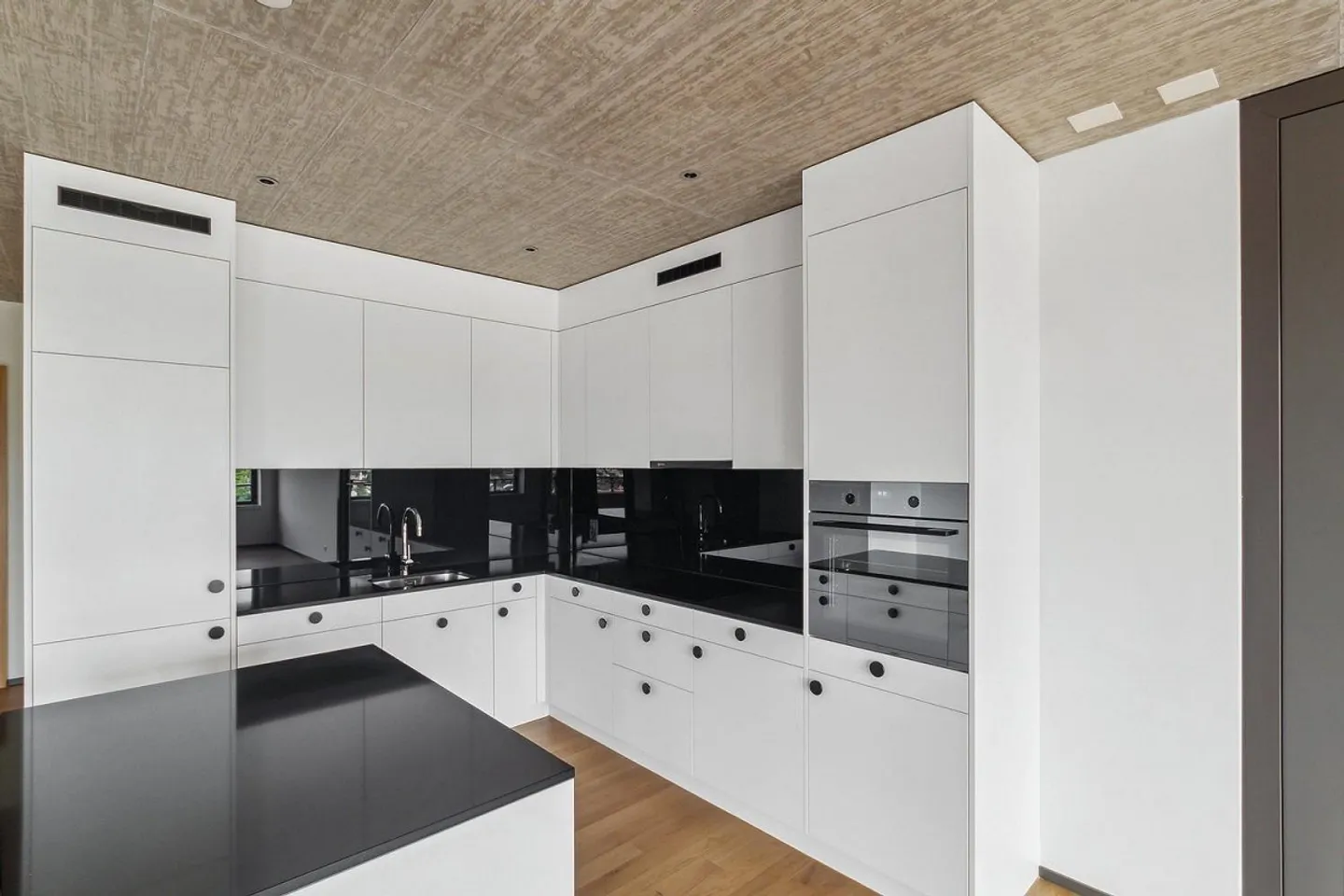 Modern 2.5-room apartment in Lokstadt - Photo 2 of 7