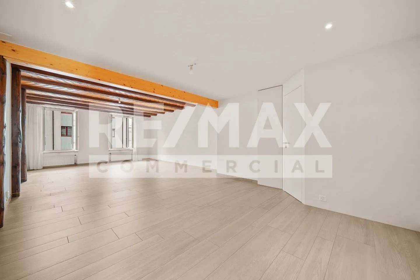 Commerce et bureaux au centre de Romont - Photo 6 sur 13