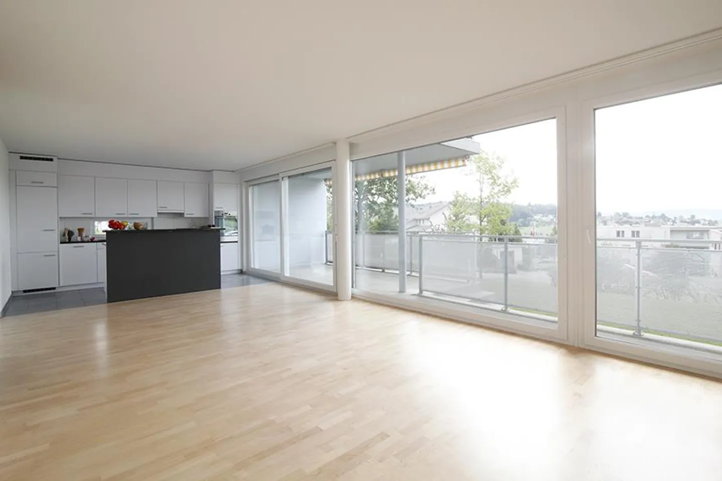 Appartement neuf dans un emplacement calme - Photo 2 sur 8