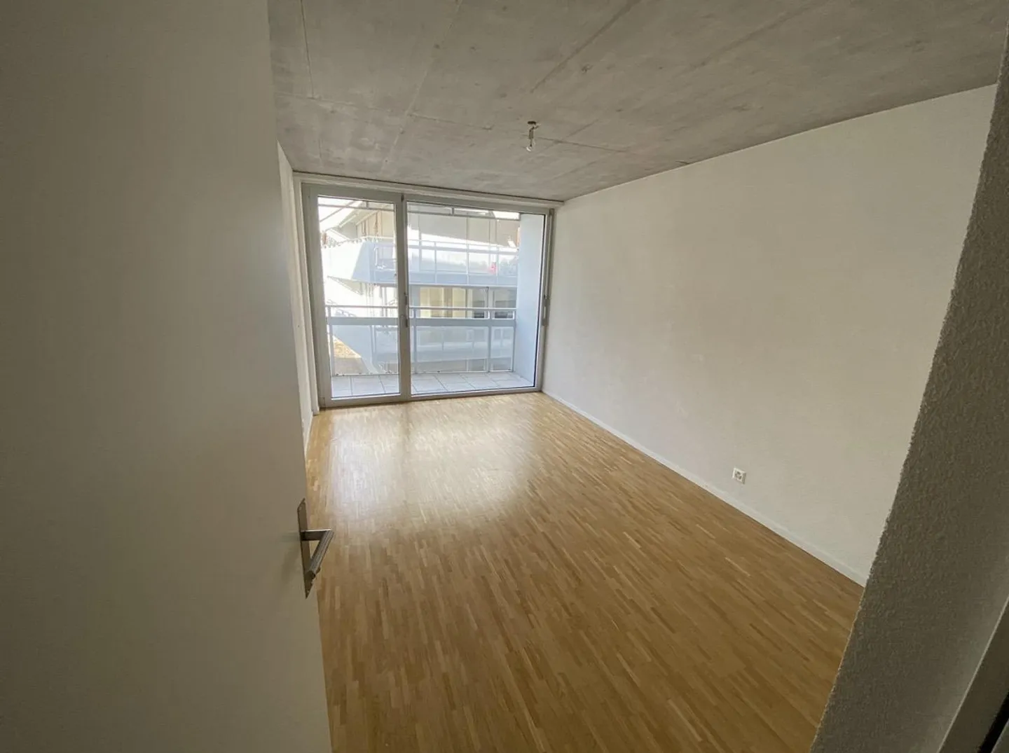 Appartement spacieux avec balcon - Photo 2 sur 7