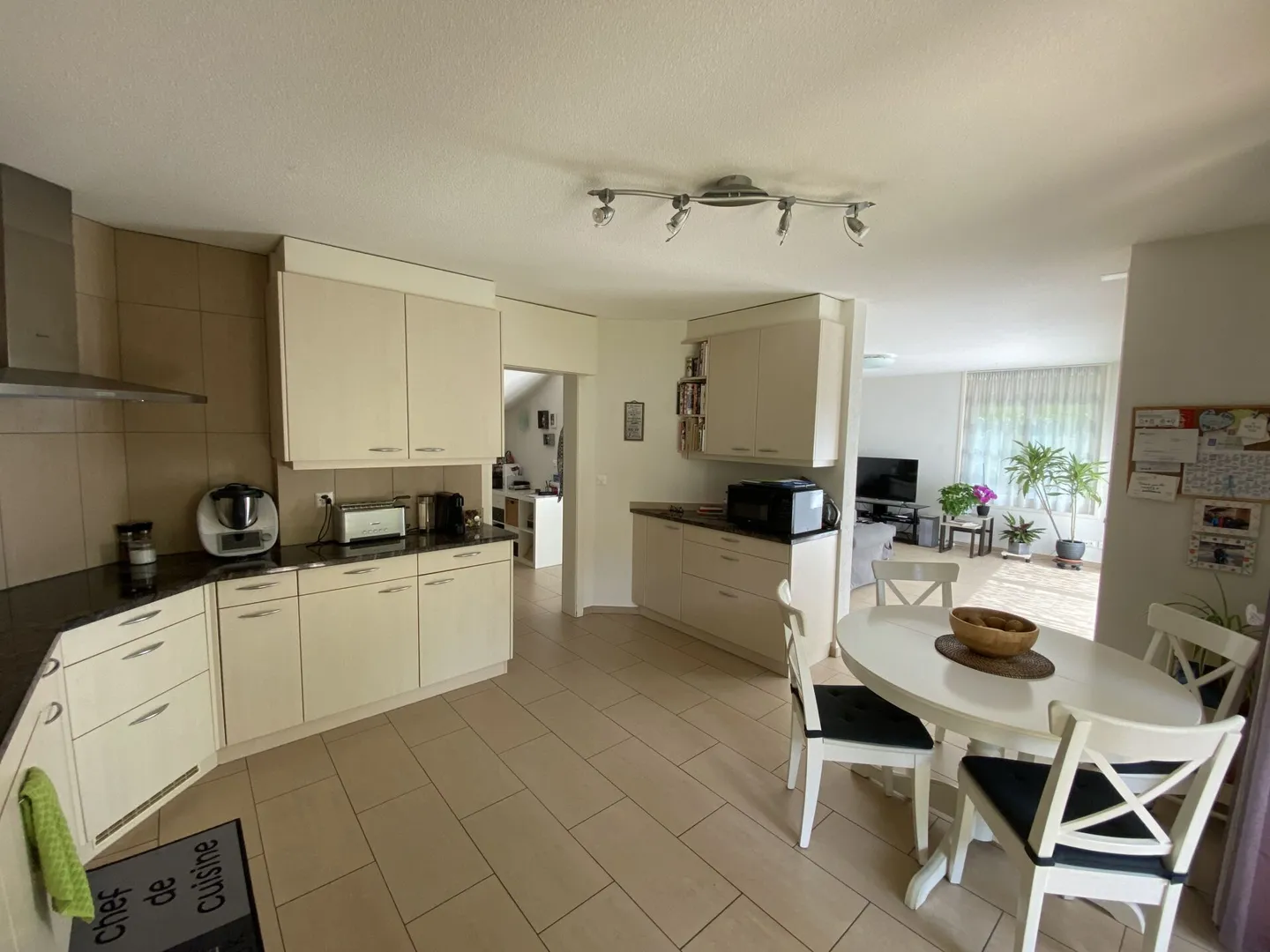 Detached Villa - Photo 4 of 13