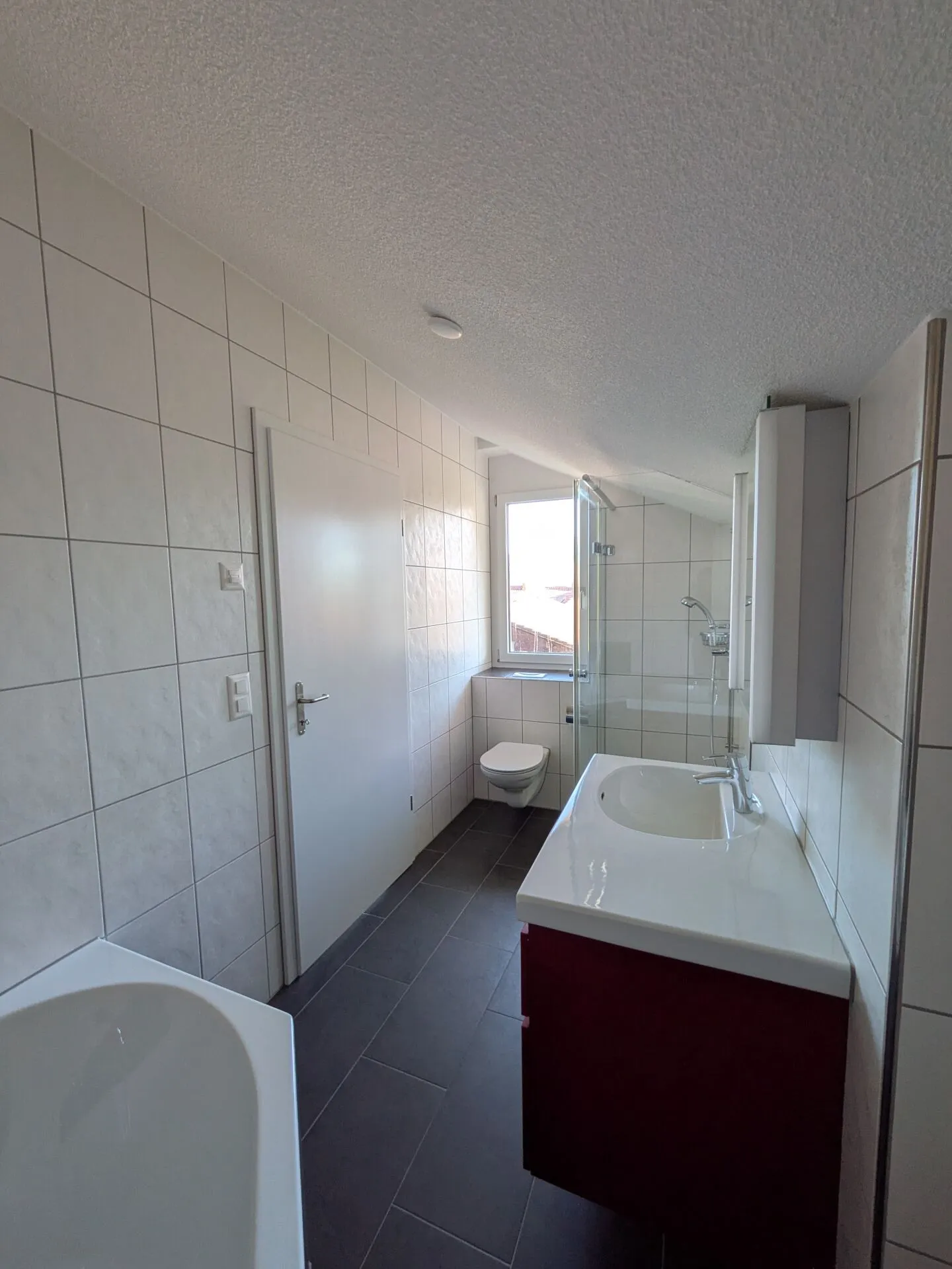 Appartement sous les combles avec grande terrasse et salle de bricolage - Photo 5 sur 11