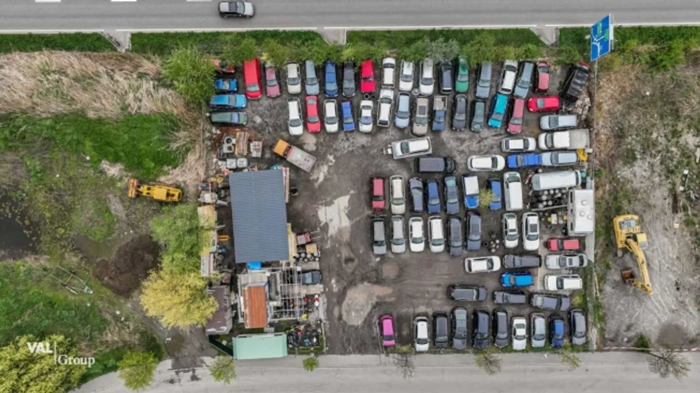 Industrial land in a high-traffic location with excellent visibility - Photo 3 of 7