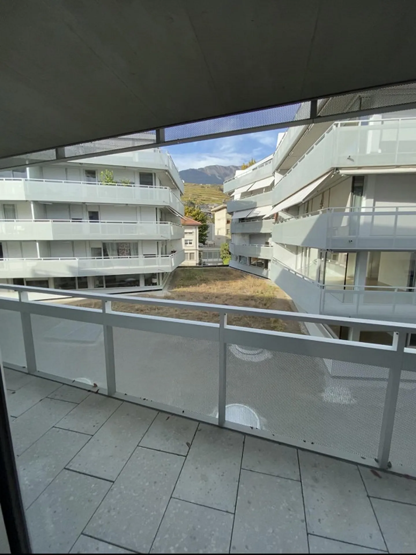 Appartement spacieux avec balcon - Photo 3 sur 7