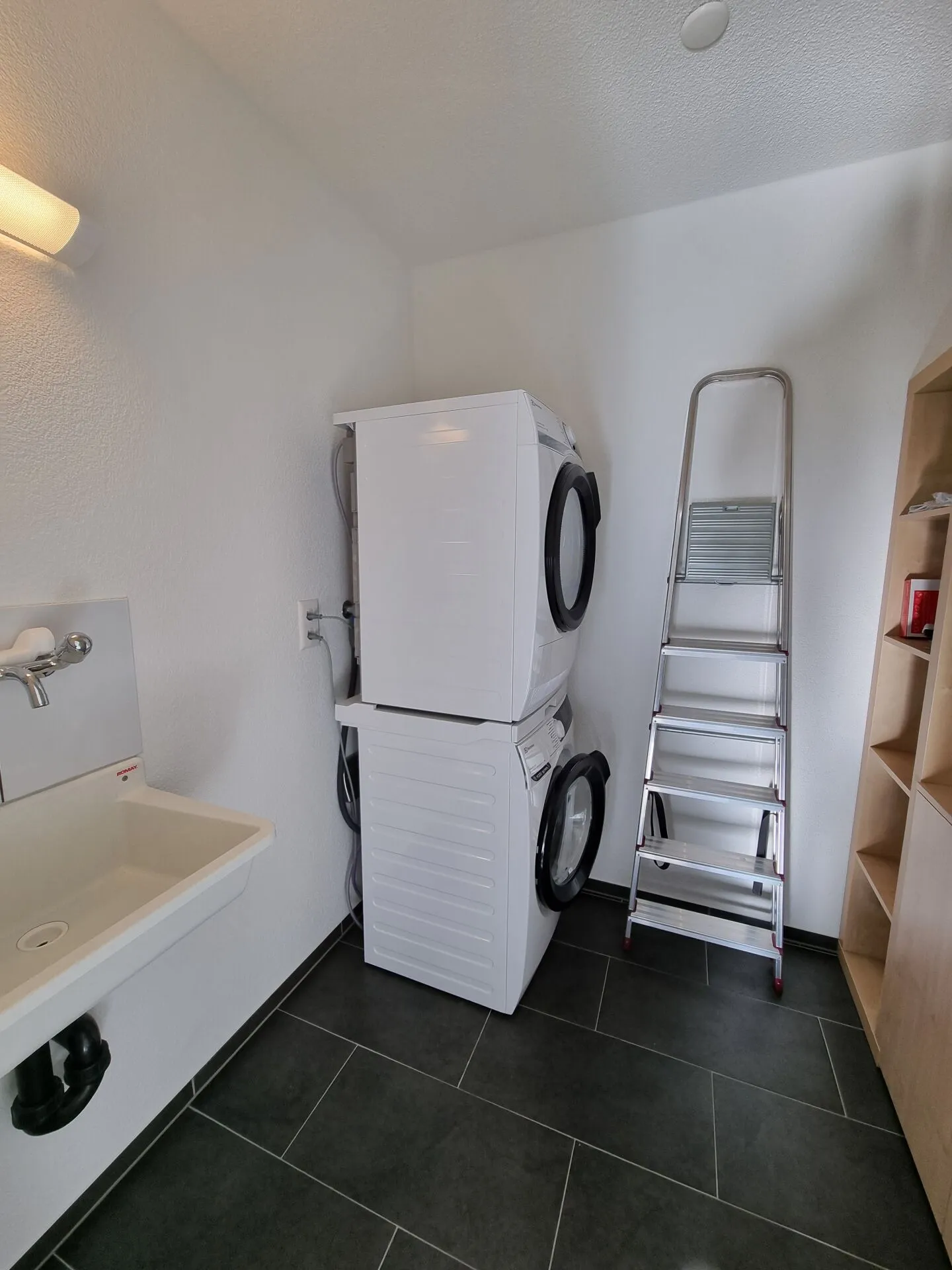 Appartement sous les combles avec grande terrasse et salle de bricolage - Photo 8 sur 11