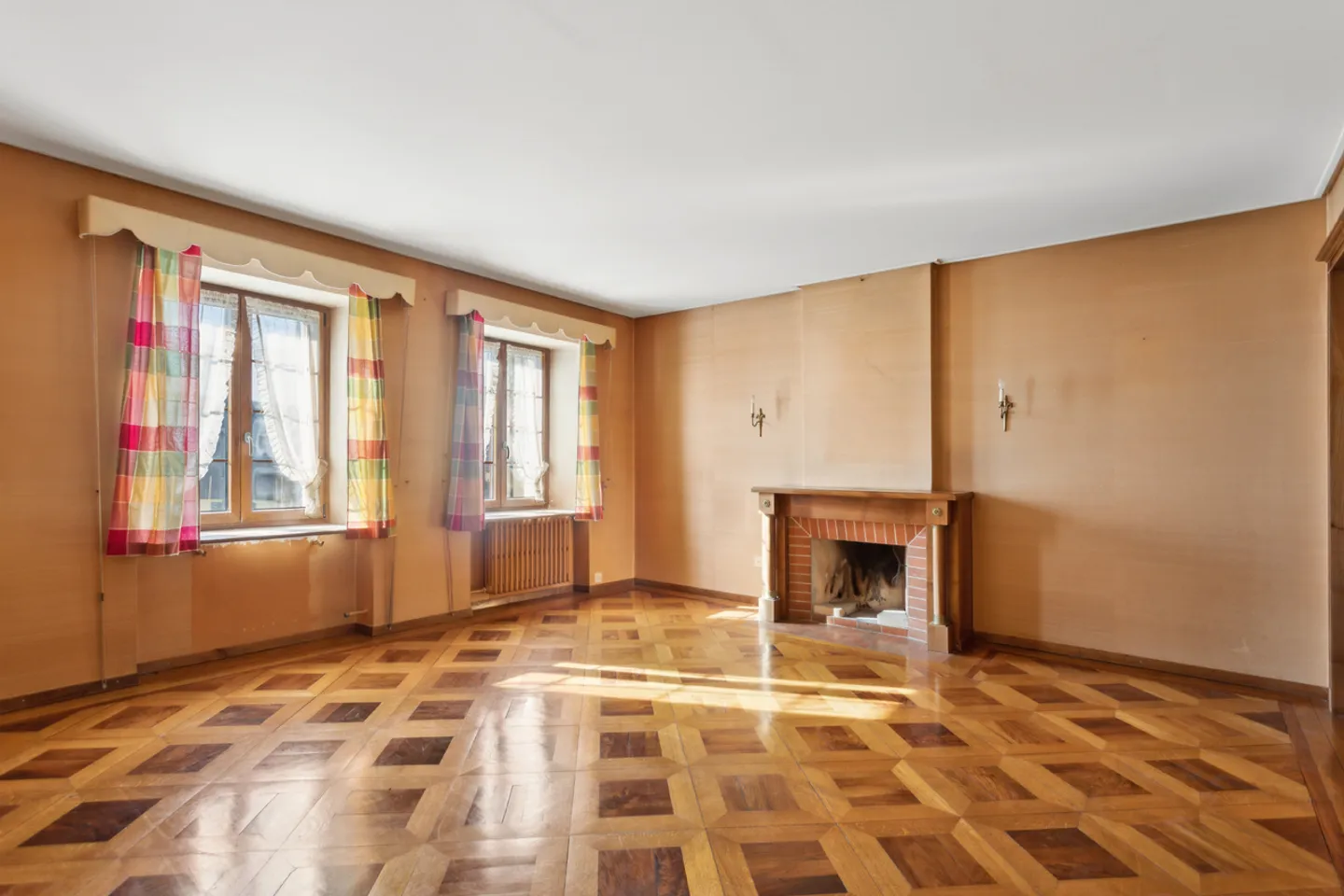 Immeuble de 3 grands appartements offrant de multiples possibilités ! - Photo 3 sur 15