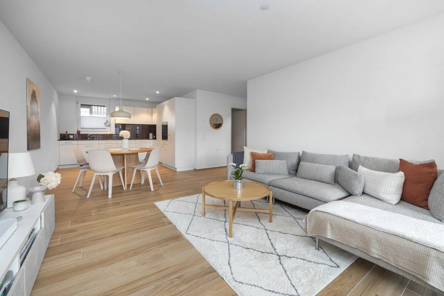 Central and modern - Photo 1 of 8