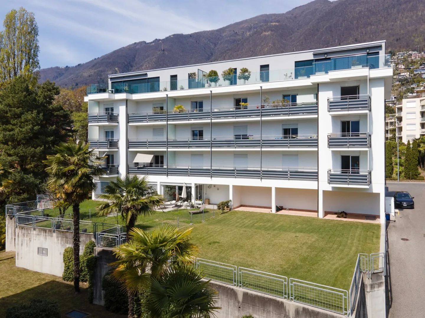 Living in Minusio: Practicality, Light and Proximity to Lake Maggiore - Photo 1 of 8
