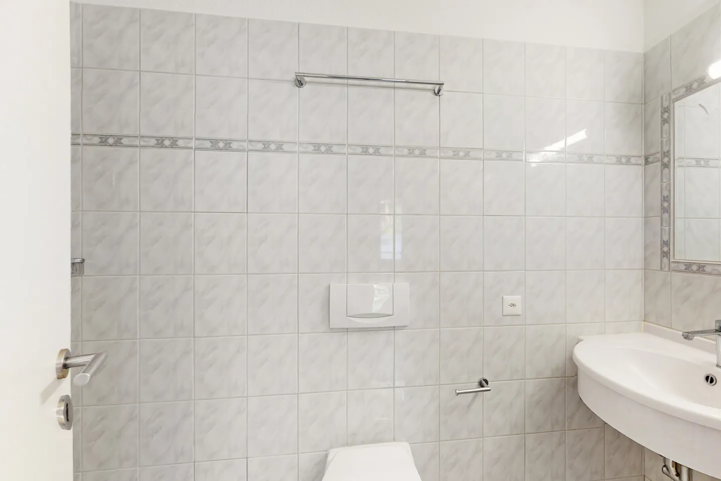 Living in Minusio: Practicality, Light and Proximity to Lake Maggiore - Photo 6 of 8
