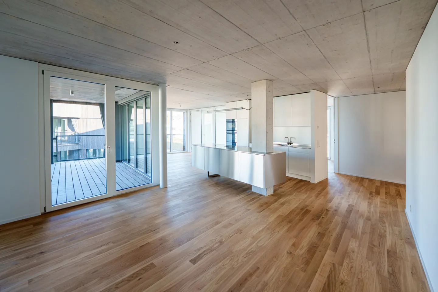 AUSSERGEWÖHLICHE ARCHITEKTUR AN PRIVILEGIERTE LAGE - Foto 1 von 13