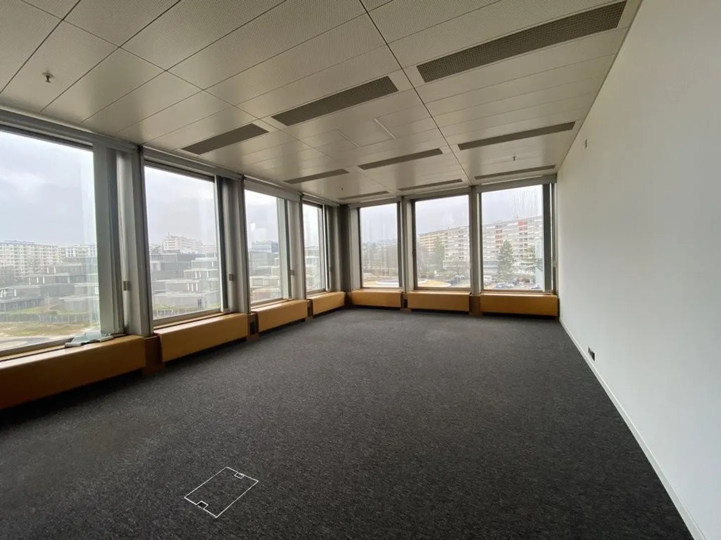Ampio spazio per uffici di circa 700 m2 vicino a tutti i servizi - Foto 1 di 4