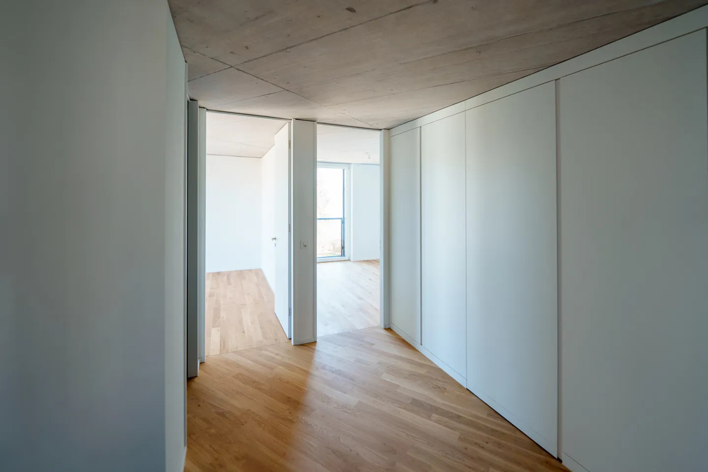 AUSSERGEWÖHLICHE ARCHITEKTUR AN PRIVILEGIERTE LAGE - Foto 3 von 13