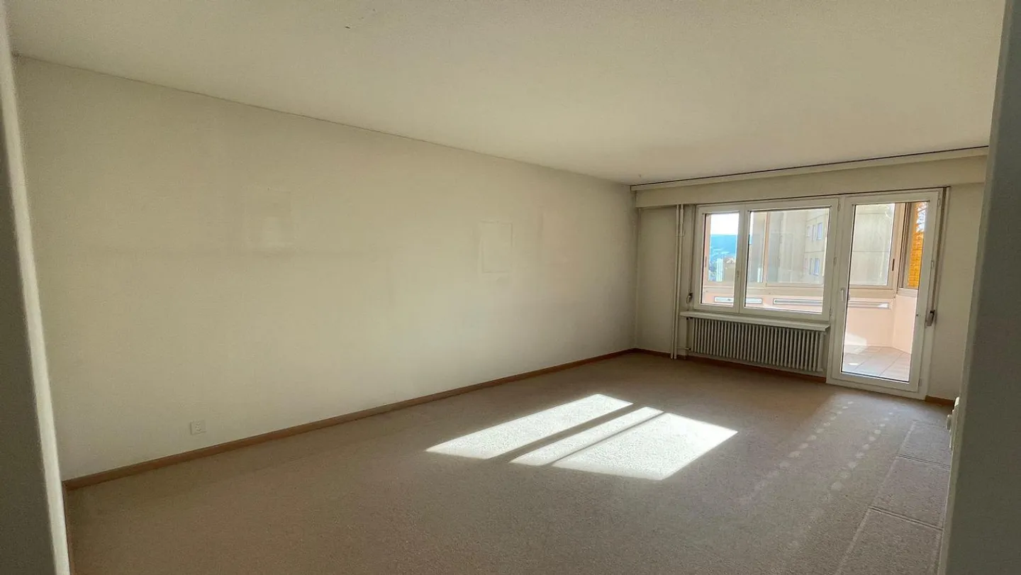 4-room apartment with balcony and 2 underground parking spaces in a quiet location - Photo 5 of 7
