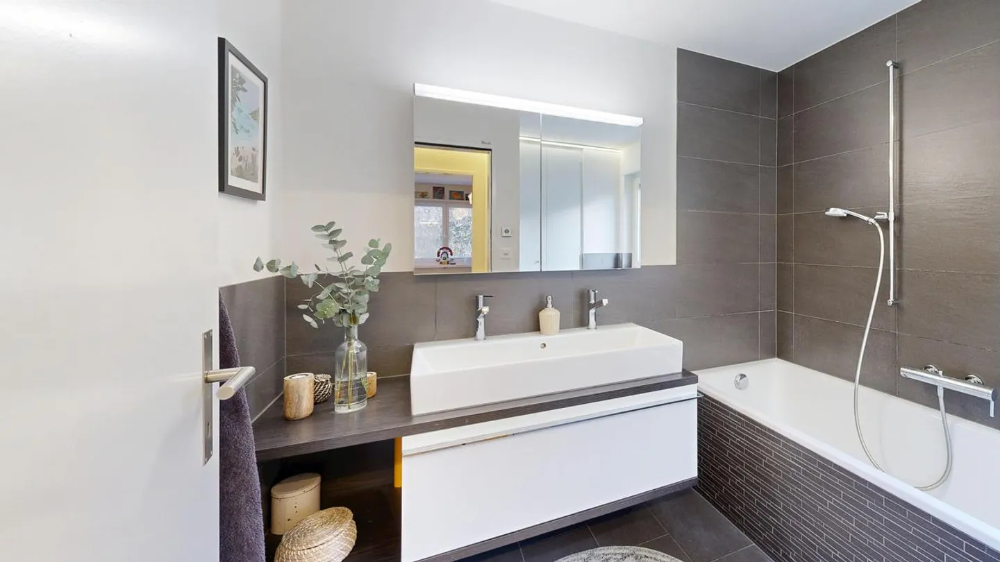 «Renoviertes 5.5-Zimmer-Einfamilienhaus mit Wintergarten und Garage» - Foto 12 von 19