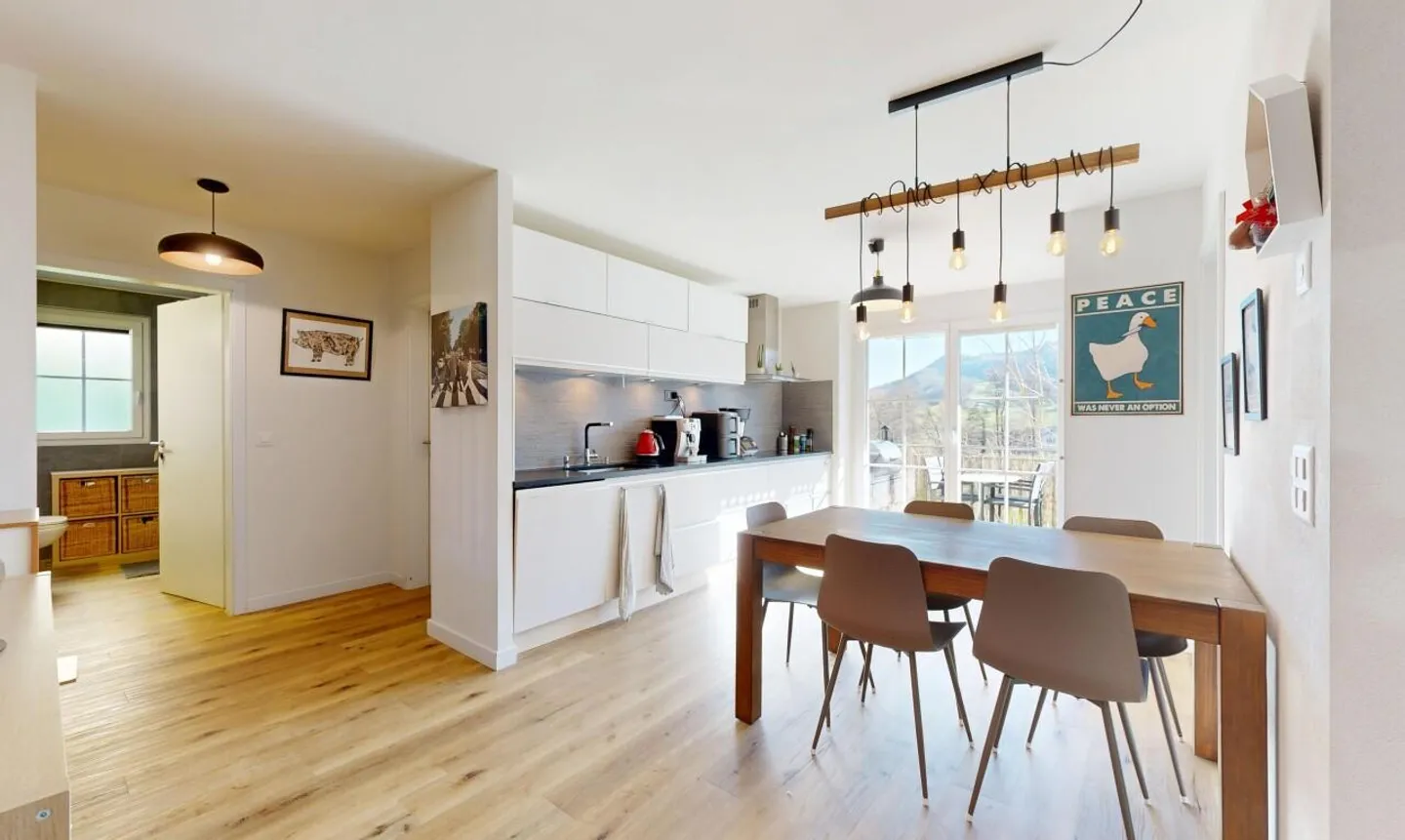 UN QUADRO DI VITA TRA MONTAGNE E SERENITÀ A PUIDOUX - Foto 1 di 13