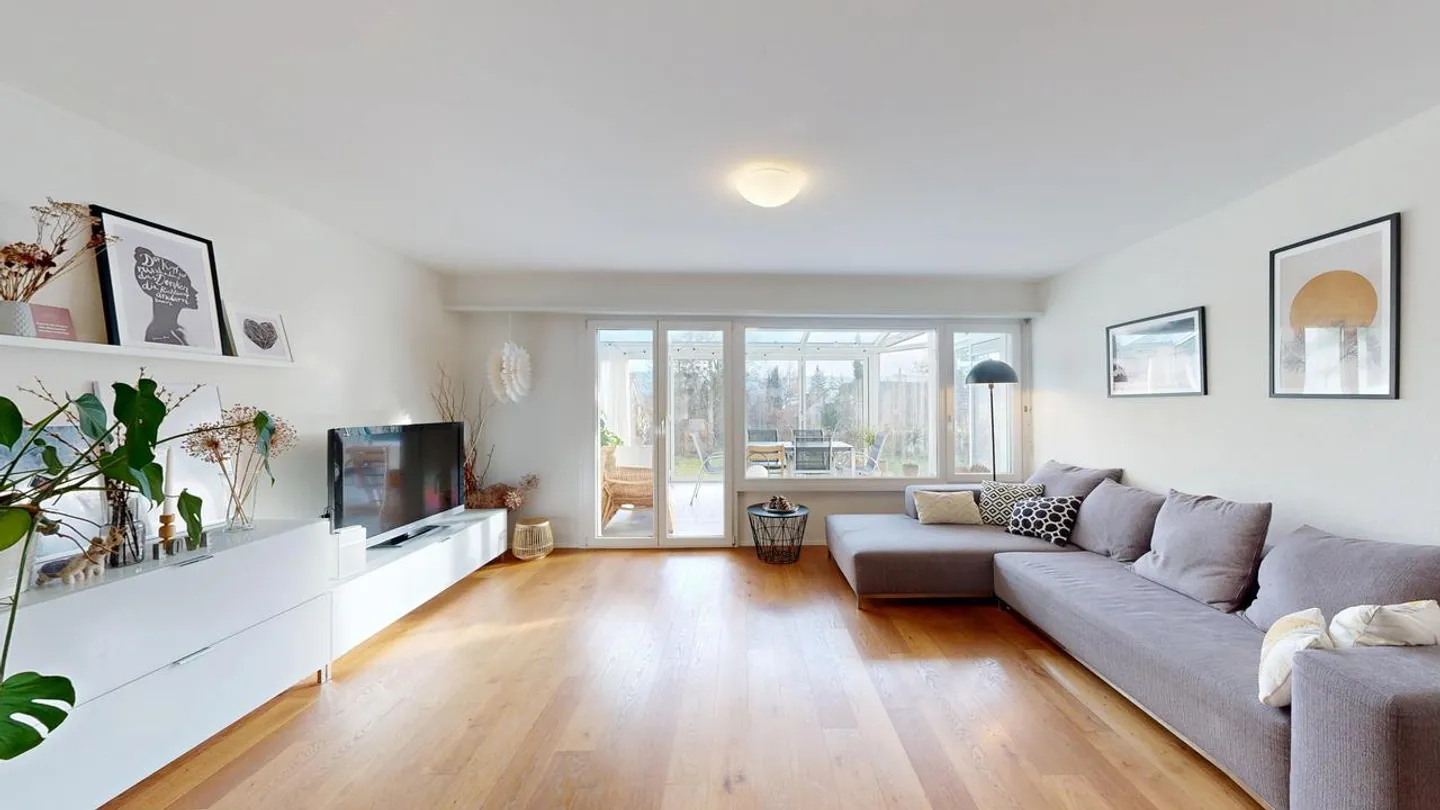 «Renoviertes 5.5-Zimmer-Einfamilienhaus mit Wintergarten und Garage» - Foto 6 von 19