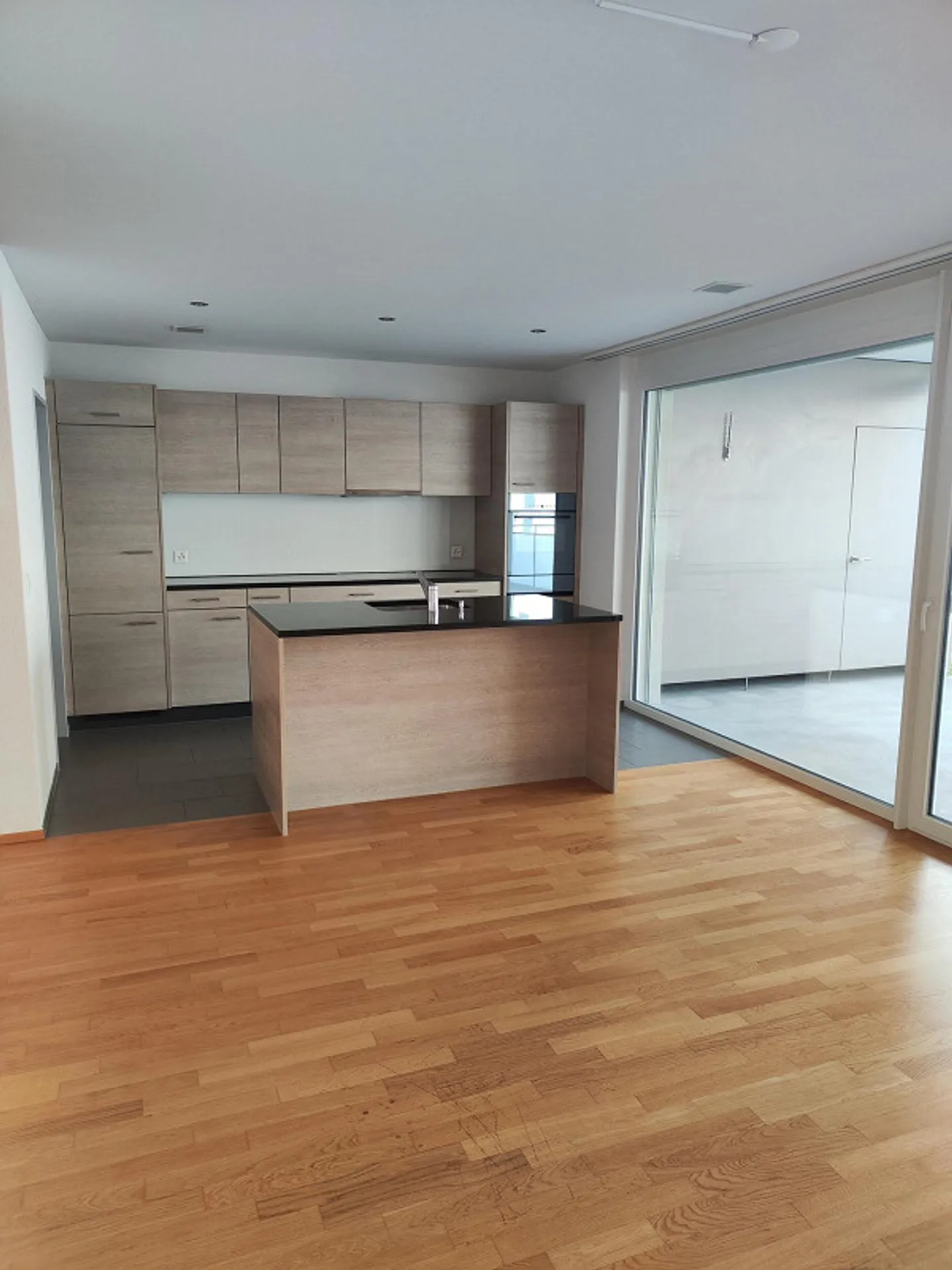 Modern 4.5-room apartment with balcony in Oberuzwil - Photo 3 of 12