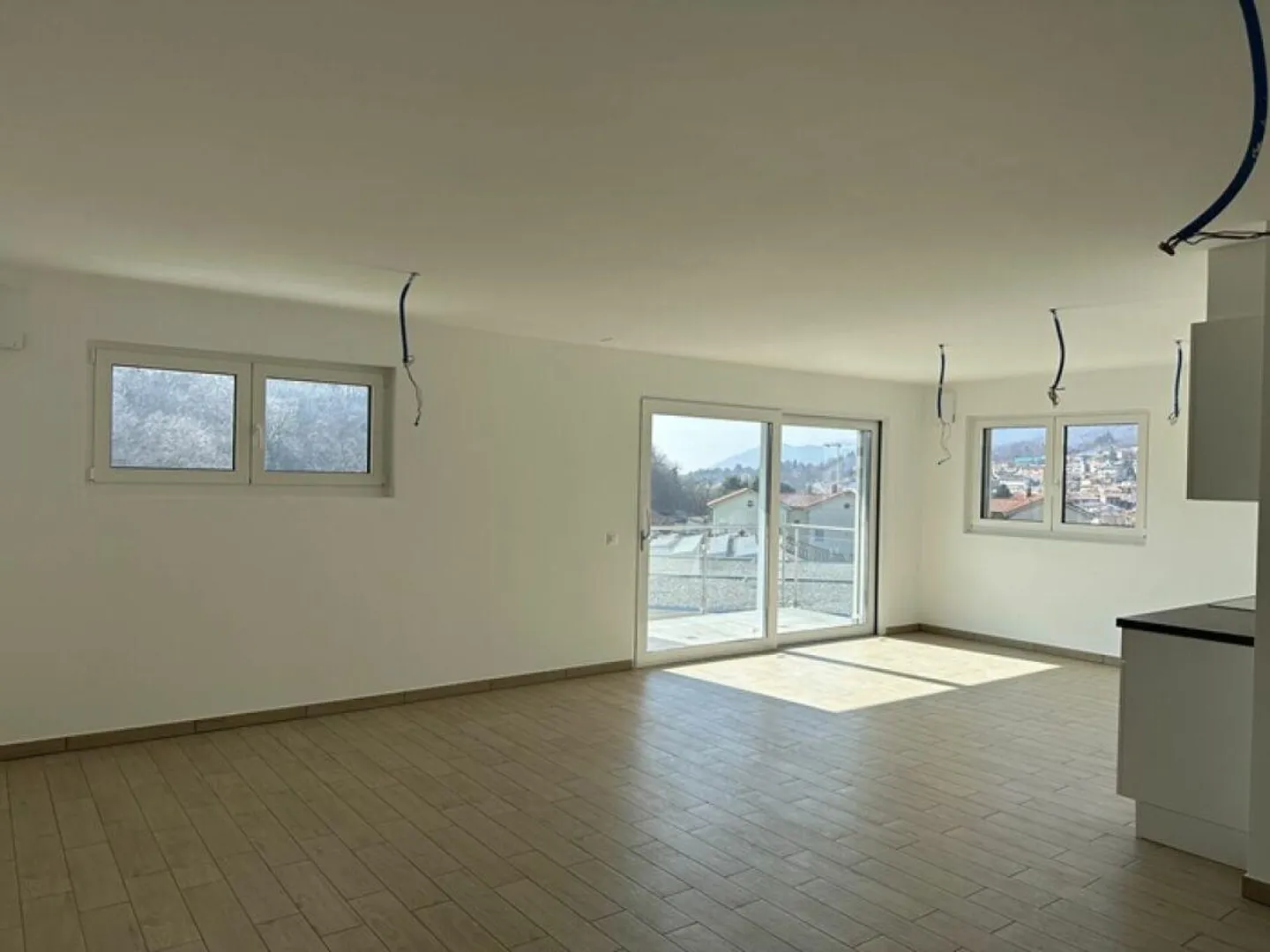 Modern and bright 3.5-room apartment, top floor - Photo 2 of 12