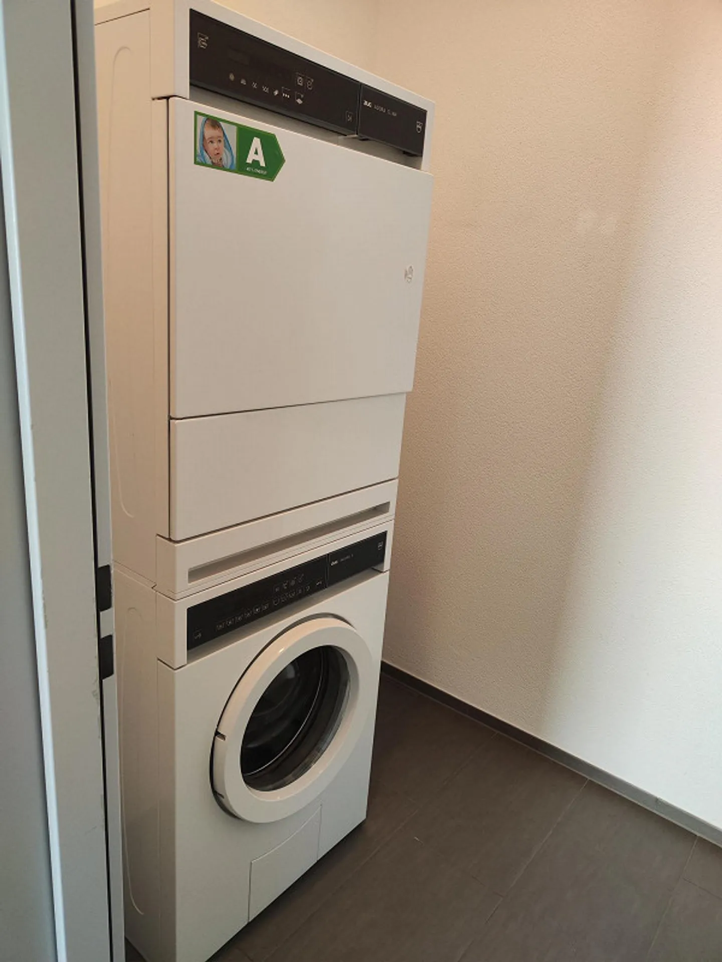 Modern 4.5-room apartment with balcony in Oberuzwil - Photo 10 of 12