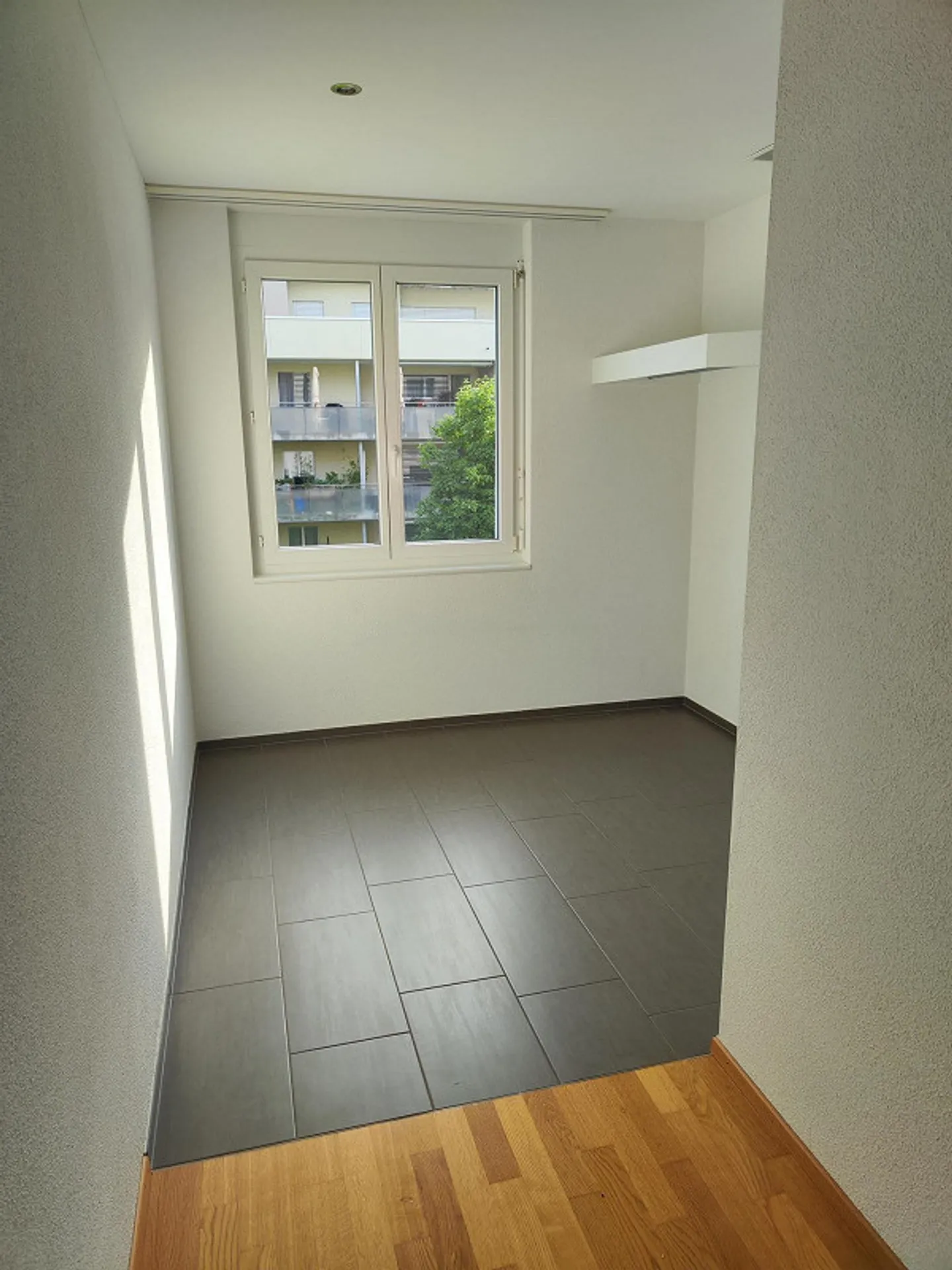 Modern 4.5-room apartment with balcony in Oberuzwil - Photo 11 of 12