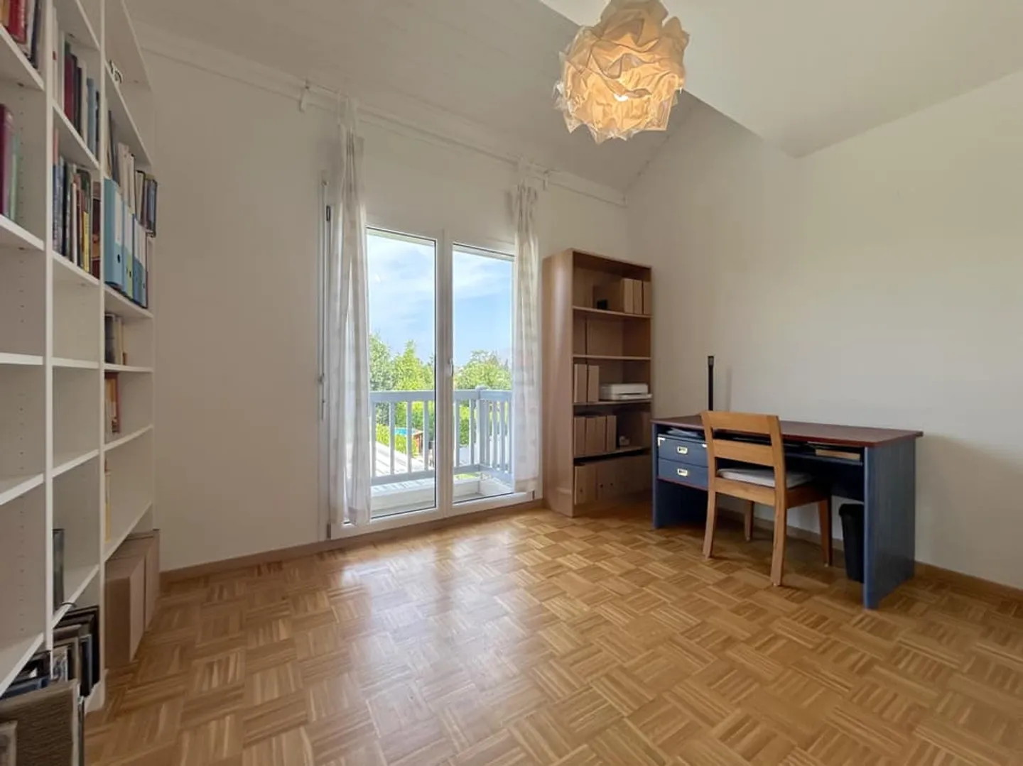 Magnificent house with garden - Photo 13 of 13