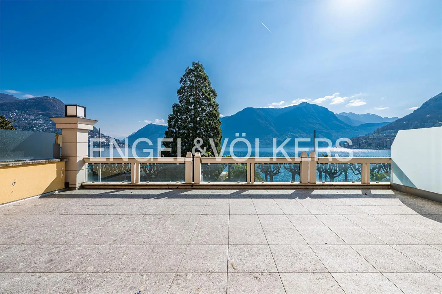 Luxury Apartments in the Front Row by the Lake - Photo 3 of 11