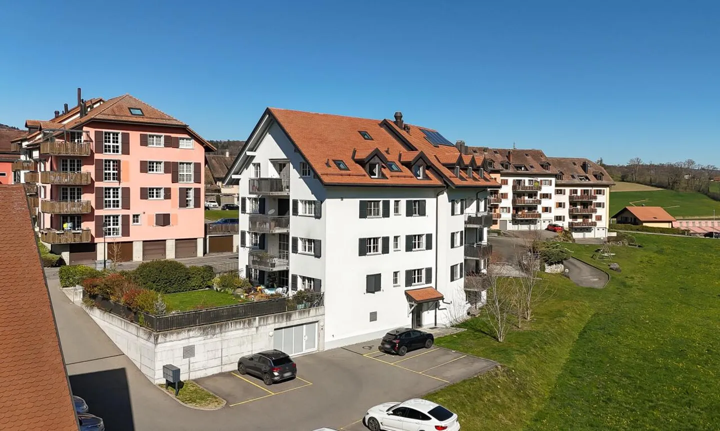 UN QUADRO DI VITA TRA MONTAGNE E SERENITÀ A PUIDOUX - Foto 12 di 13