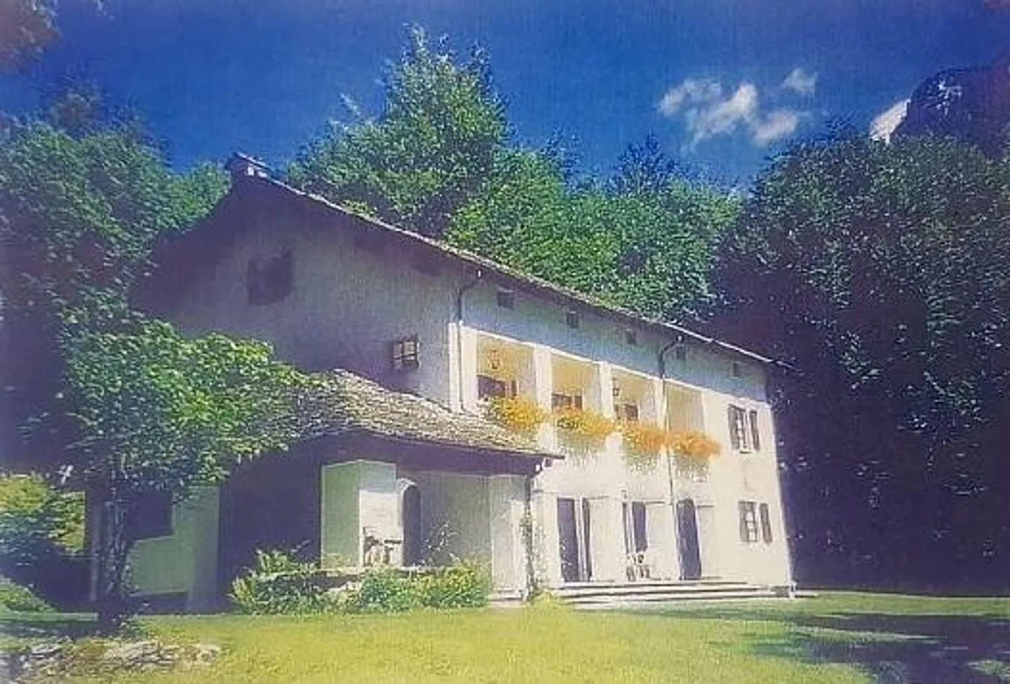 9 1/2-Zimmer-Herrschaftssitz mit grossem Umschwung / villa di 9 1/2... - Foto 1 di 12