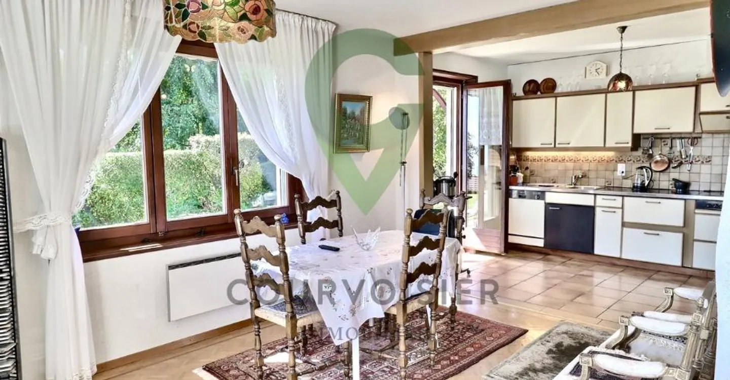 Beautiful villa with great potential at the gates of Arzier - Photo 2 of 12