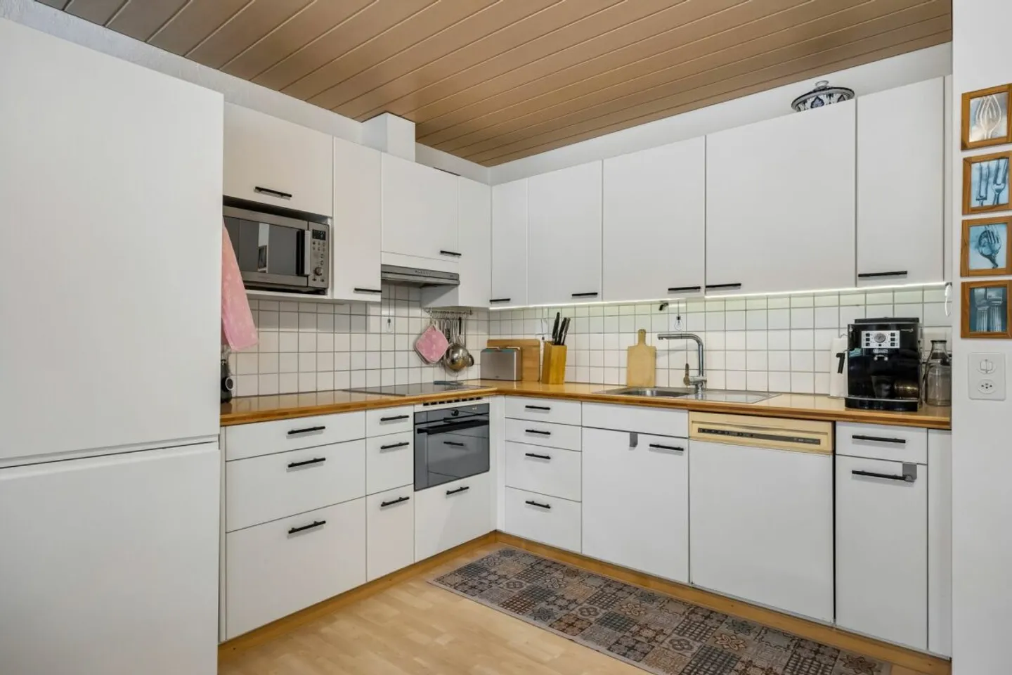 Charming Apartment near Lake - Photo 3 of 14