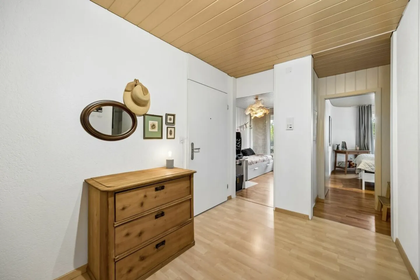 Charming Apartment near Lake - Photo 5 of 14