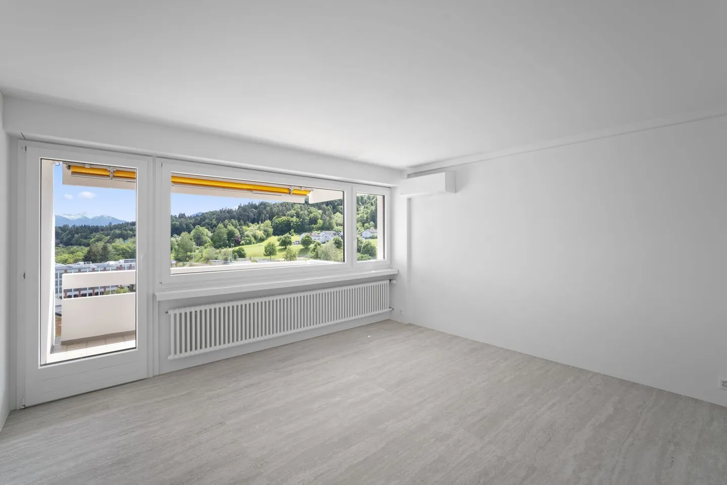 5.5 Room Penthouse Apartment with Breathtaking Mountain and Lake View - Photo 8 of 14